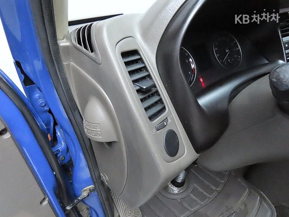 Hyundai Porter 2Extra Long Super Cab CRDi Smart - 11