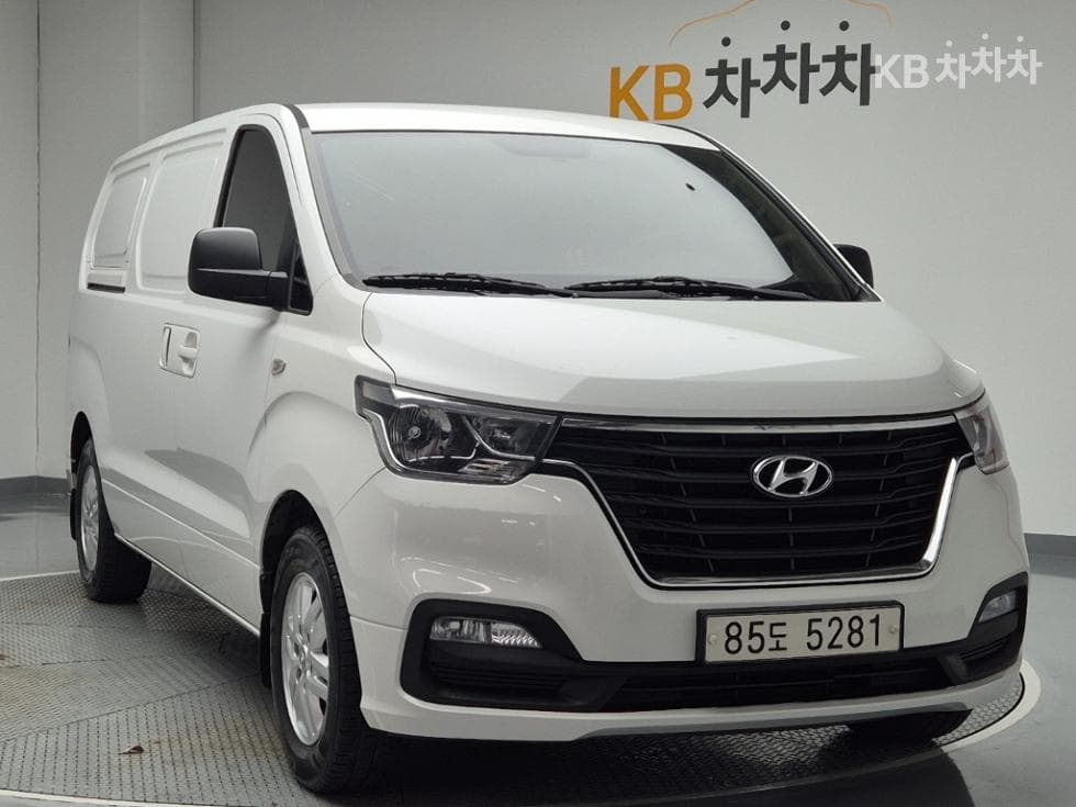 Hyundai The New Grand Starex Van 3 Passenger Smart - Image 4