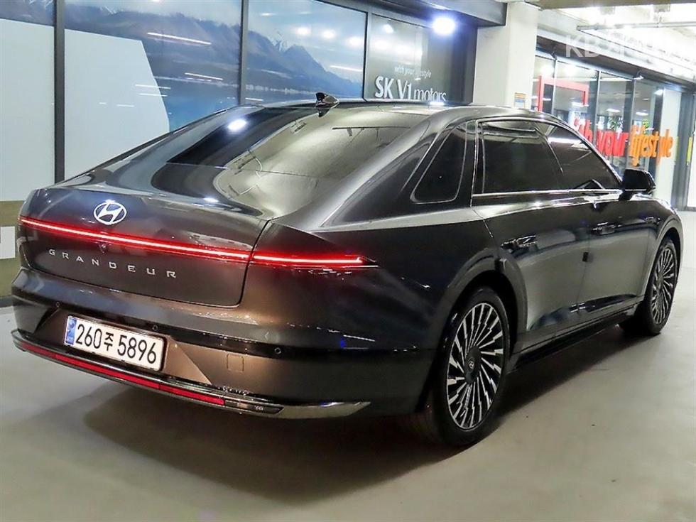 Hyundai All New Grandeur Hybrid 1.6 Turbo Gasoline Calligraphy - Image 4