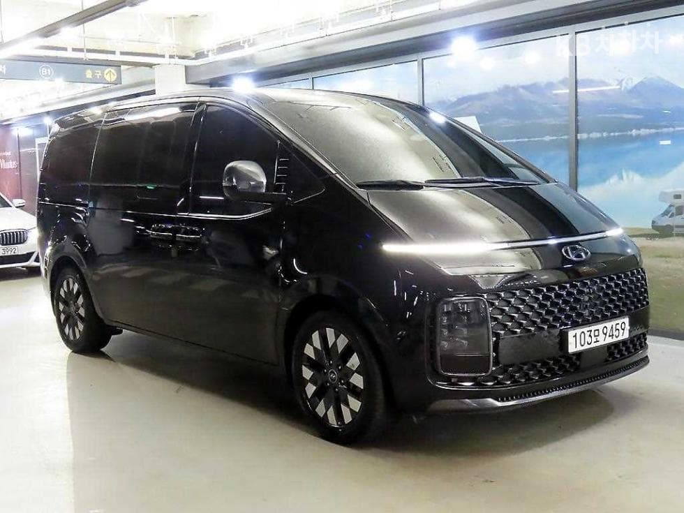 Hyundai Staria Lounge 2.2 Lounge 9 Inspiration - Image 1