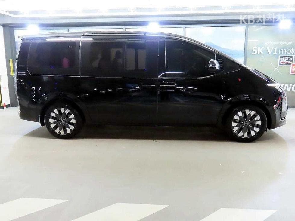 Hyundai Staria Lounge2.2 Lounge 9 Inspiration - 3