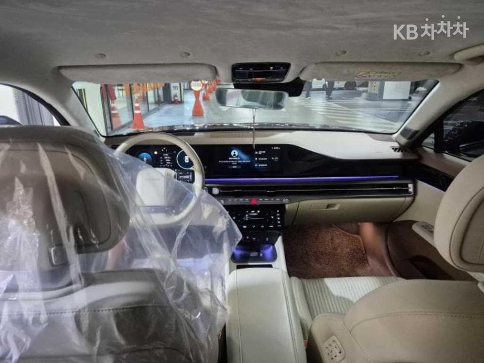 Hyundai All New Grandeur Hybrid 1.6 Turbo Gasoline Calligraphy - Image 2