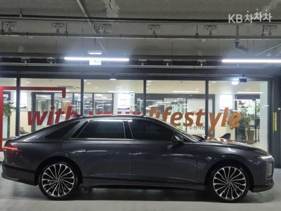 Hyundai All New Grandeur Hybrid 1.6 Turbo Gasoline Calligraphy - Image 4