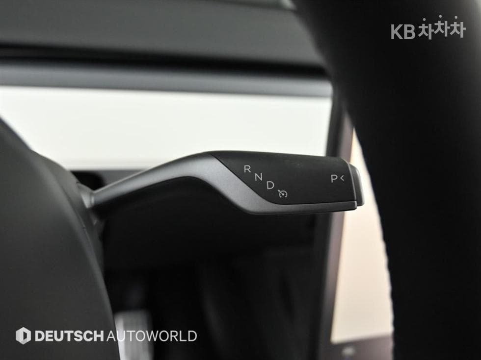 테슬라 Model YRWD Стандартен - 9