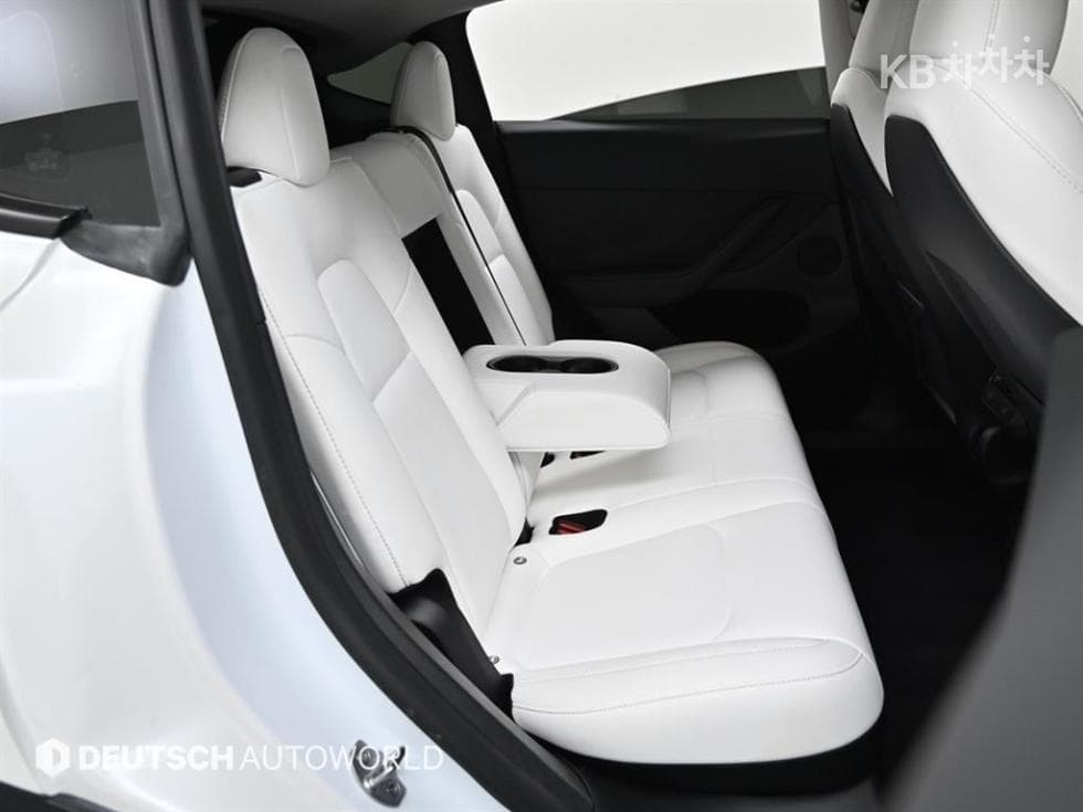 테슬라 Model YRWD Стандартен - 12