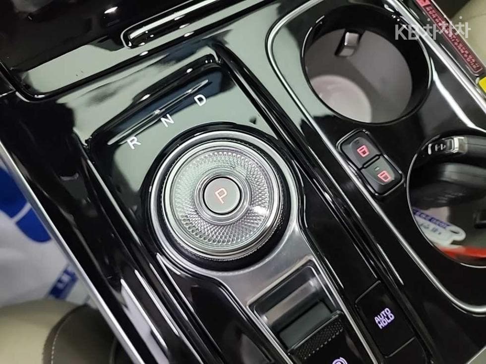 Киа Канивал 4-то поколениеВисок Лимузин (Канивал) G3.5 GDI 4-местен Signature - 8