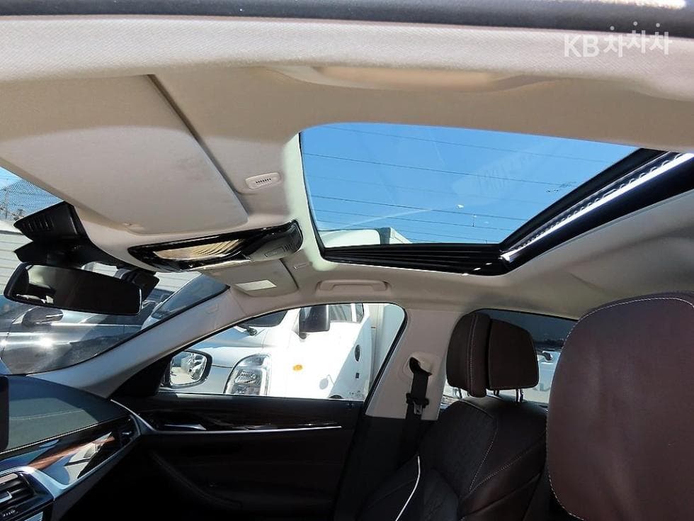 BMW 올New5 Series (G30)523d xDrive Luxury - 17
