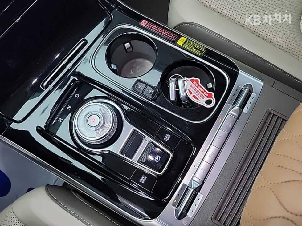 Киа The New (фейслифт) Канивал 4-то поколениеВисок Лимузин (Канивал) D2.2 9-местен Signature - 8