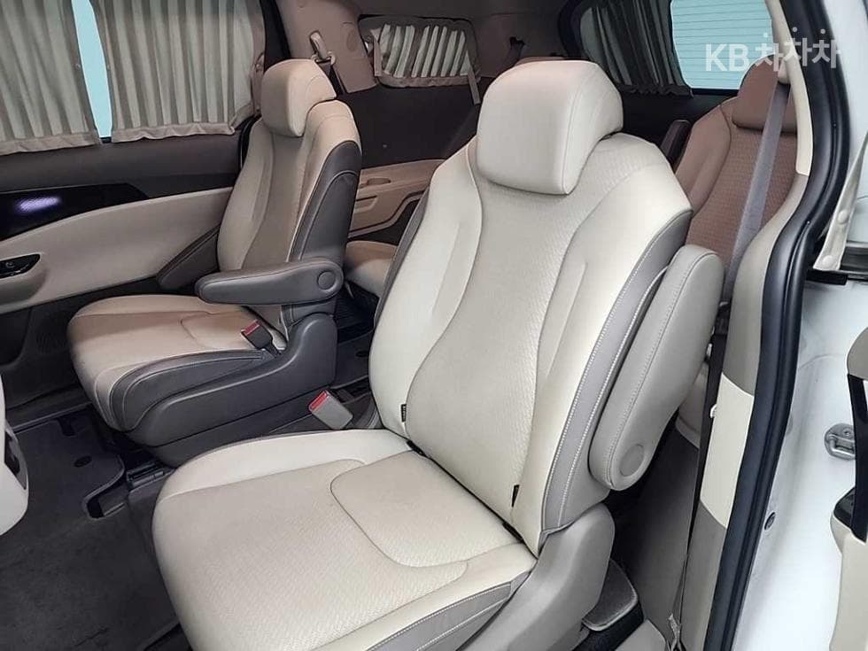 Киа The New (фейслифт) Канивал 4-то поколениеВисок Лимузин (Канивал) D2.2 9-местен Signature - 12