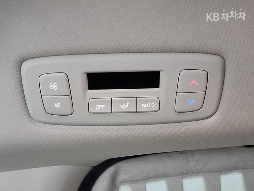 Киа The New (фейслифт) Канивал 4-то поколениеВисок Лимузин (Канивал) D2.2 9-местен Signature - 13