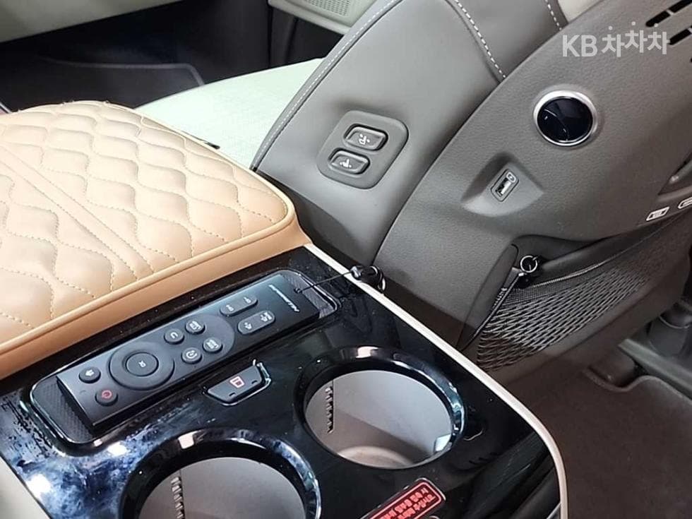 Киа The New (фейслифт) Канивал 4-то поколениеВисок Лимузин (Канивал) D2.2 9-местен Signature - 15