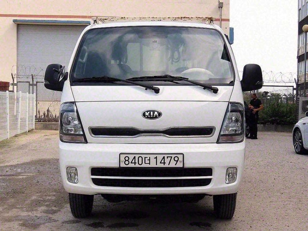 Киа The New (фейслифт) Бонго 3 (лек) 1.2Тон Королевска кабина Удължено междуосие 2WD GL - Image 1