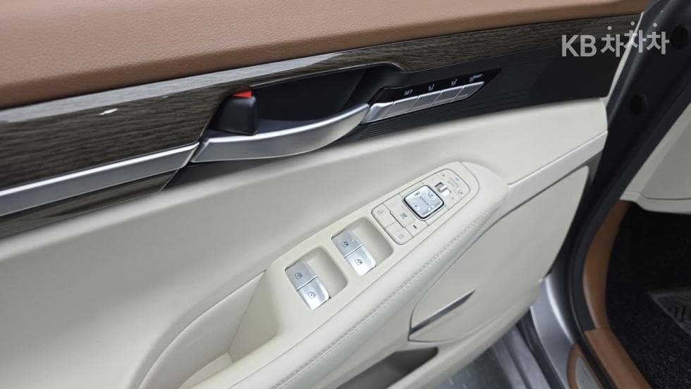 Genesis G903.8 GDi AWD Premium Luxury - 15