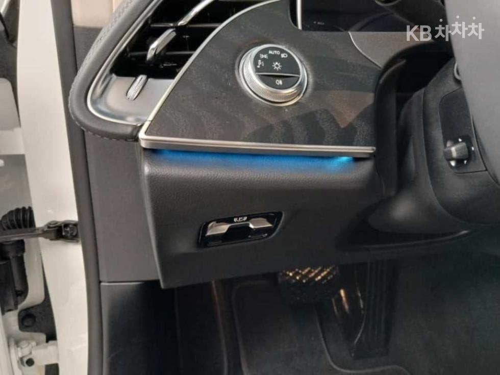 Mercedes-Benz E-클래스 (W214)E200 Avantgrade - 12