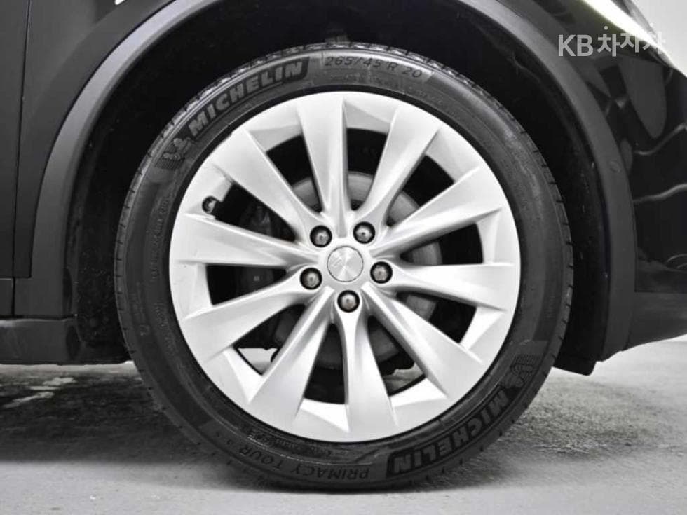 테슬라 Model XLong Range - 5