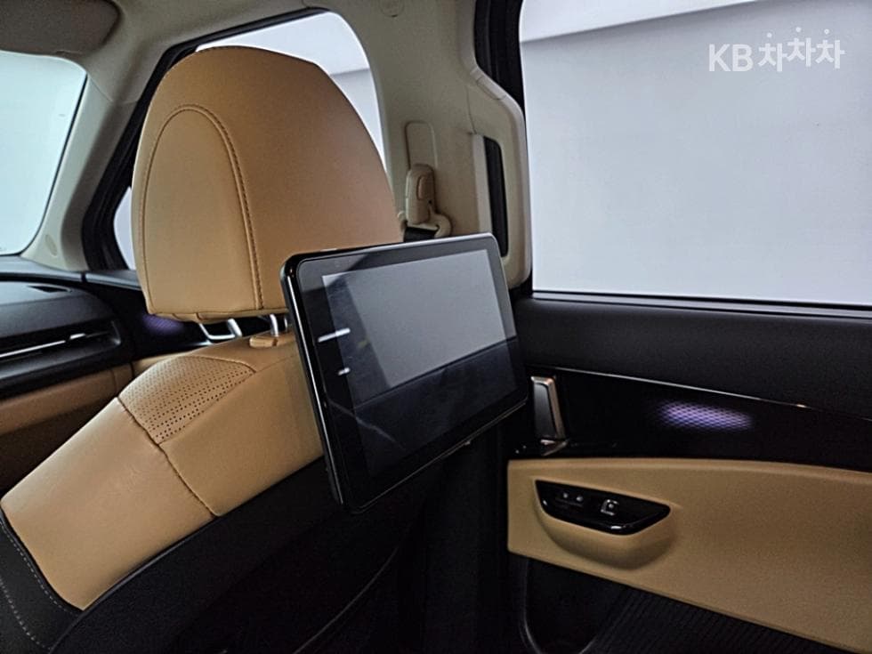 Киа Канивал 4-то поколениеD2.2 9-местен Signature - 26