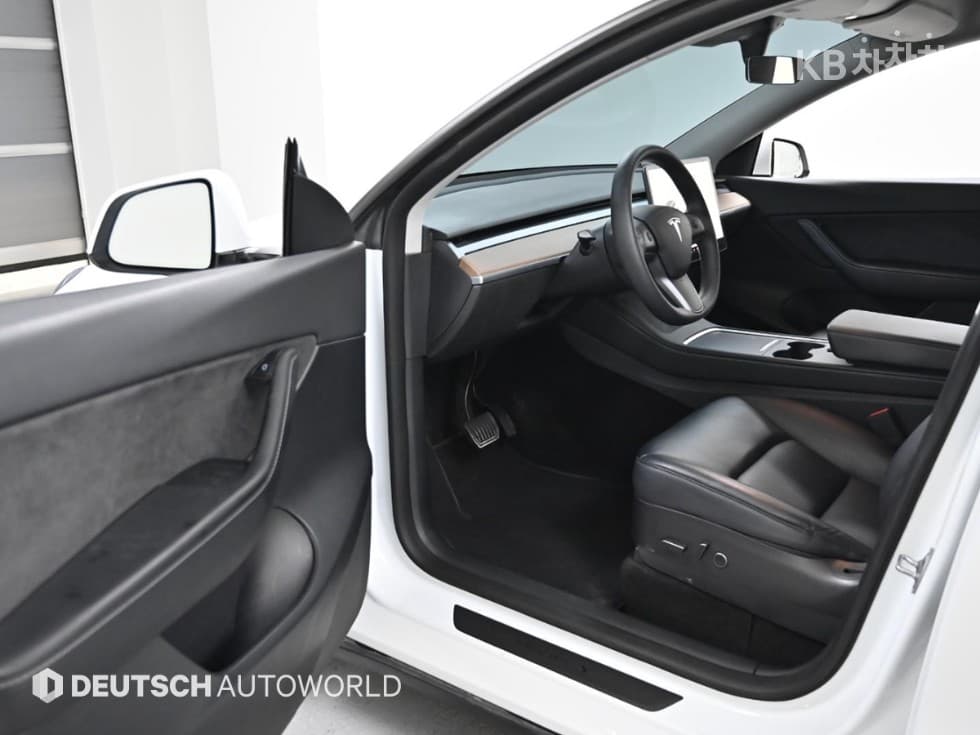 테슬라 Model YStandard Range - 11
