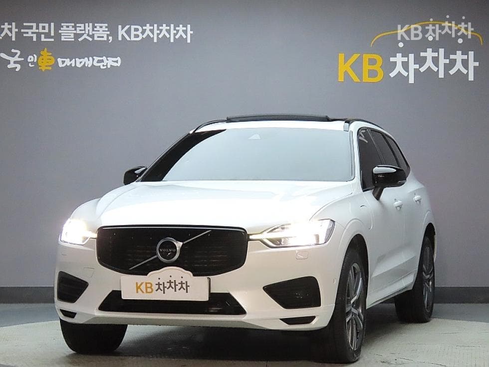 Volvo XC60 Second generation T8 R-Design - Image 1