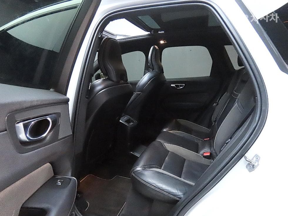 Volvo XC60 Second generationT8 R-Design - 11