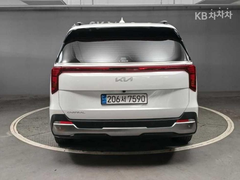 Kia The New (facelift) Carnival 4th generationD2.2 9-seater Signature - 2