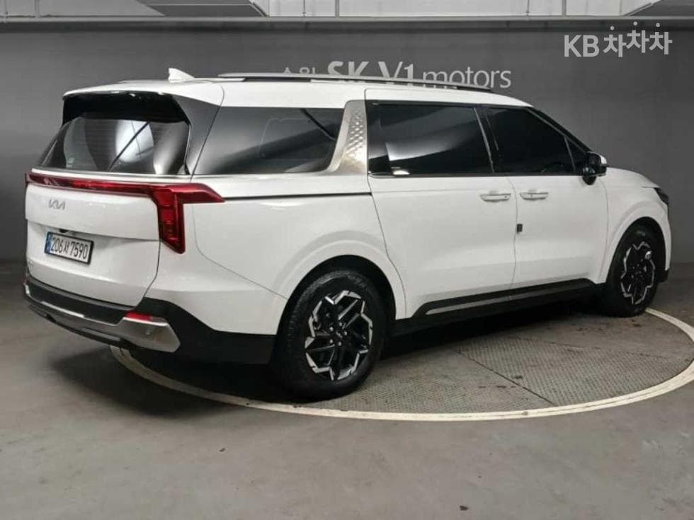 Kia The New (facelift) Carnival 4th generationD2.2 9-seater Signature - 4