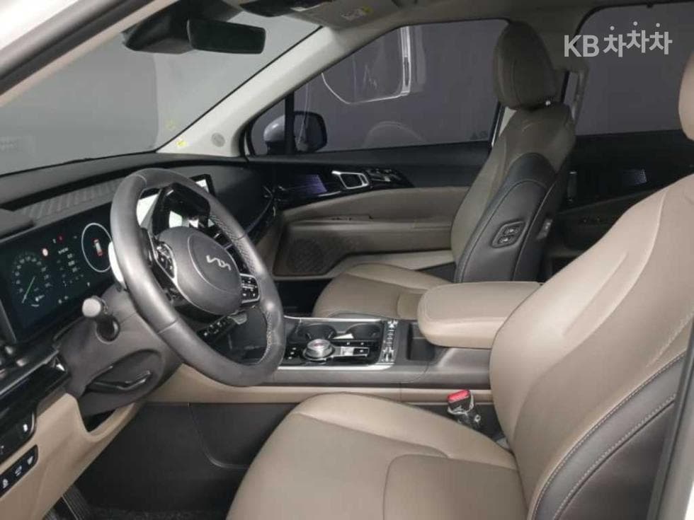 Kia The New (facelift) Carnival 4th generationD2.2 9-seater Signature - 7