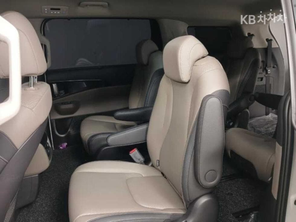 Kia The New (facelift) Carnival 4th generationD2.2 9-seater Signature - 8