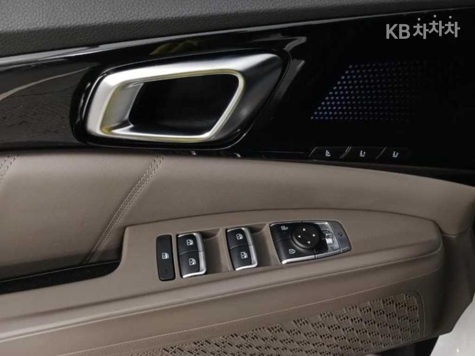 Kia The New (facelift) Carnival 4th generationD2.2 9-seater Signature - 9