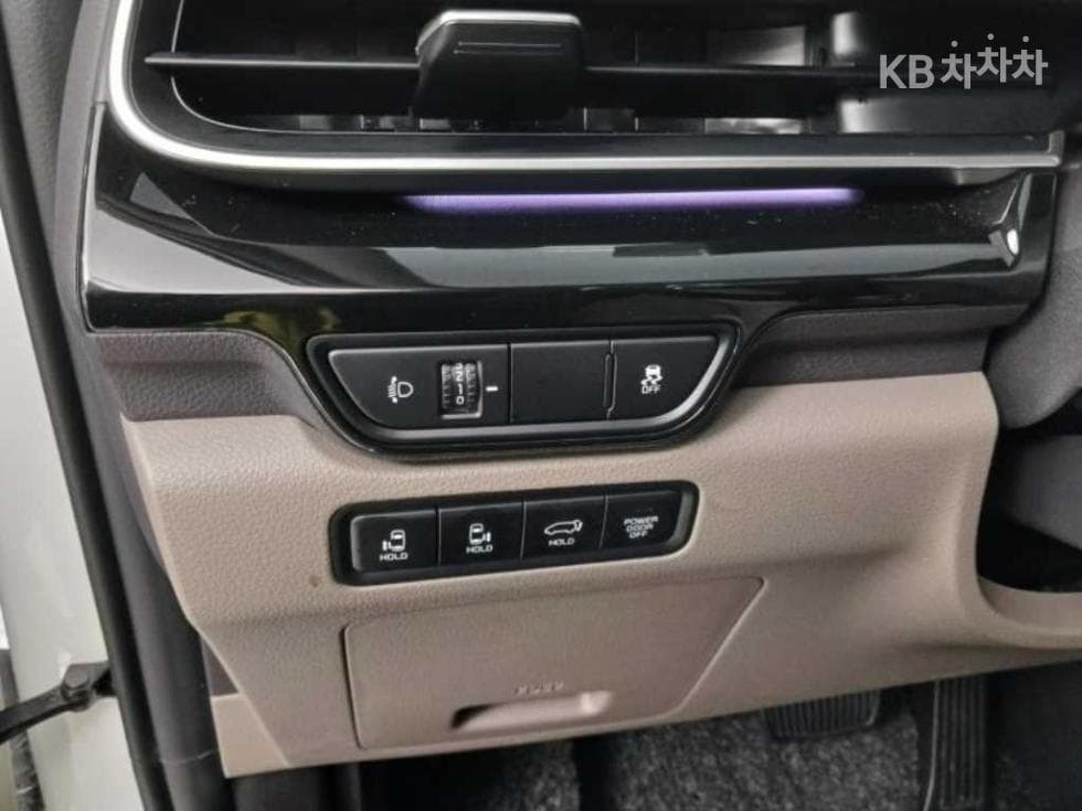 Kia The New (facelift) Carnival 4th generationD2.2 9-seater Signature - 12