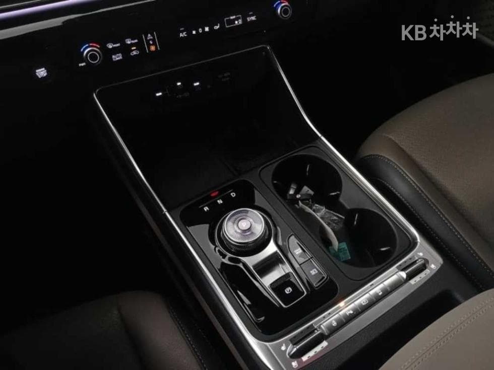 Kia The New (facelift) Carnival 4th generationD2.2 9-seater Signature - 15