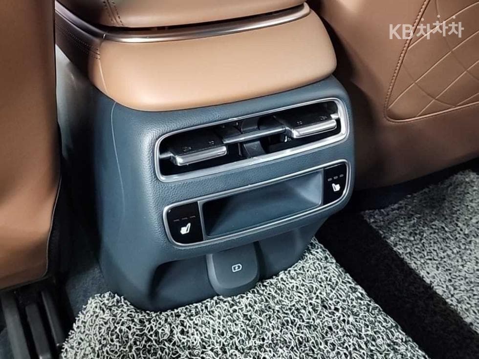 Дженезис GV70Бензин 2.5T 2WD - 15