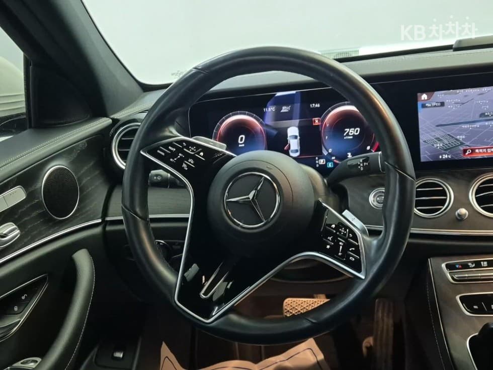 Mercedes-Benz E-Клас (W213)E250 AMG Line - 9