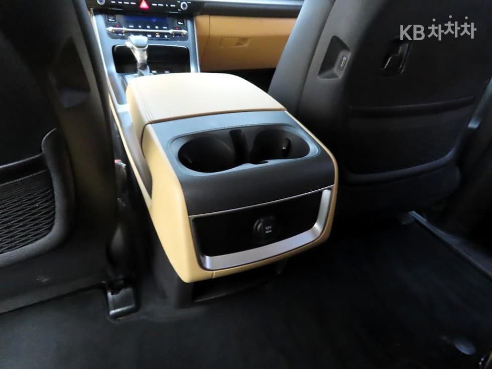 Киа Канивал 4-то поколениеD2.2 11-местен Престиж - 17