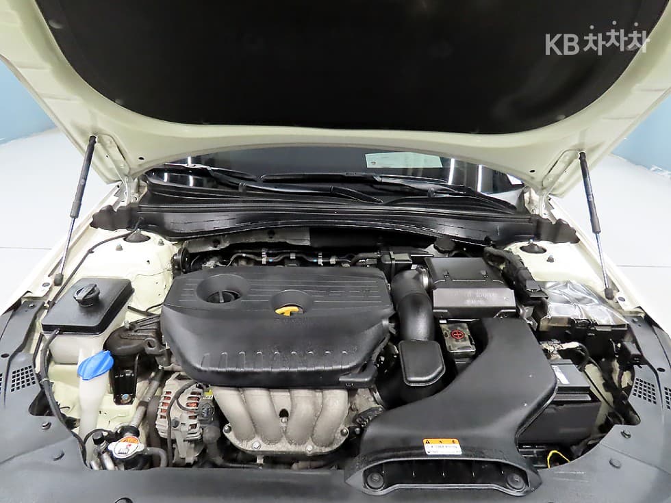 Киа The New (фейслифт) K5 Второ поколениеРент-а-кар 2.0 LPI Престиж - 19