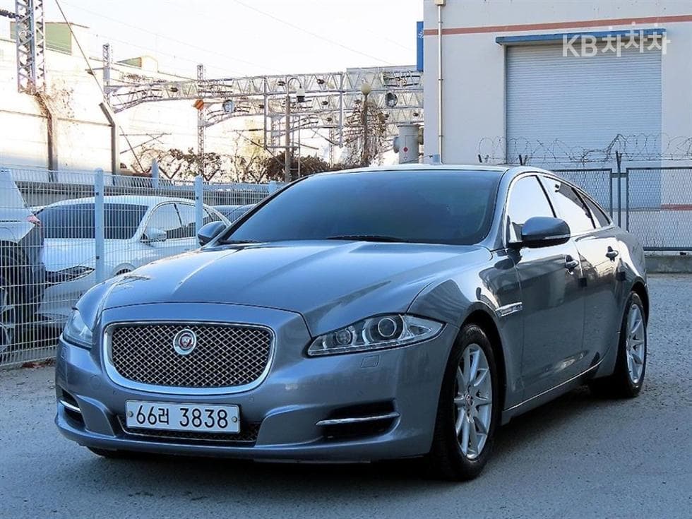 Jaguar All New XJ 2.0 Лукс SWB X351 - Image 1