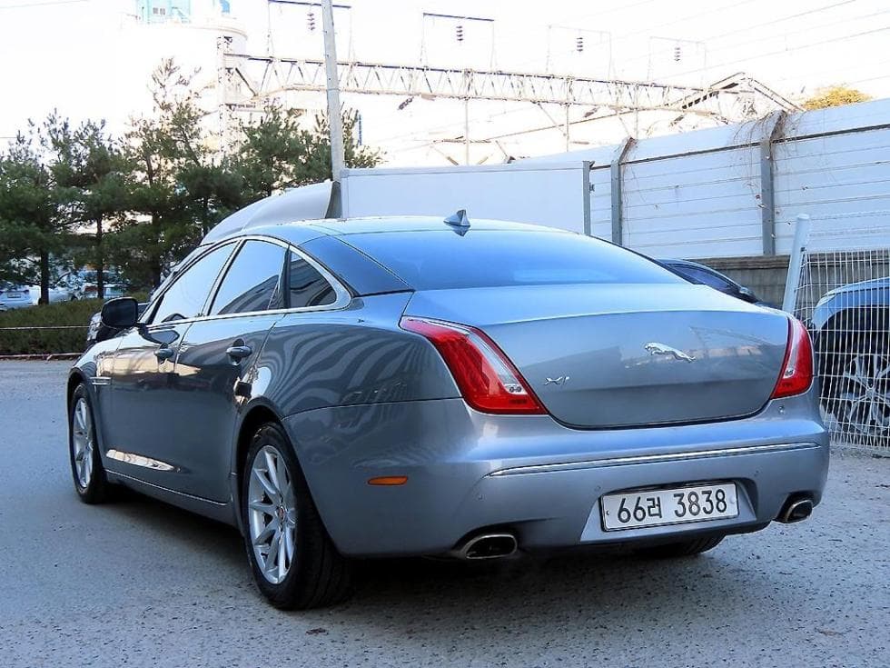 Jaguar All New XJ2.0 Лукс SWB X351 - 3