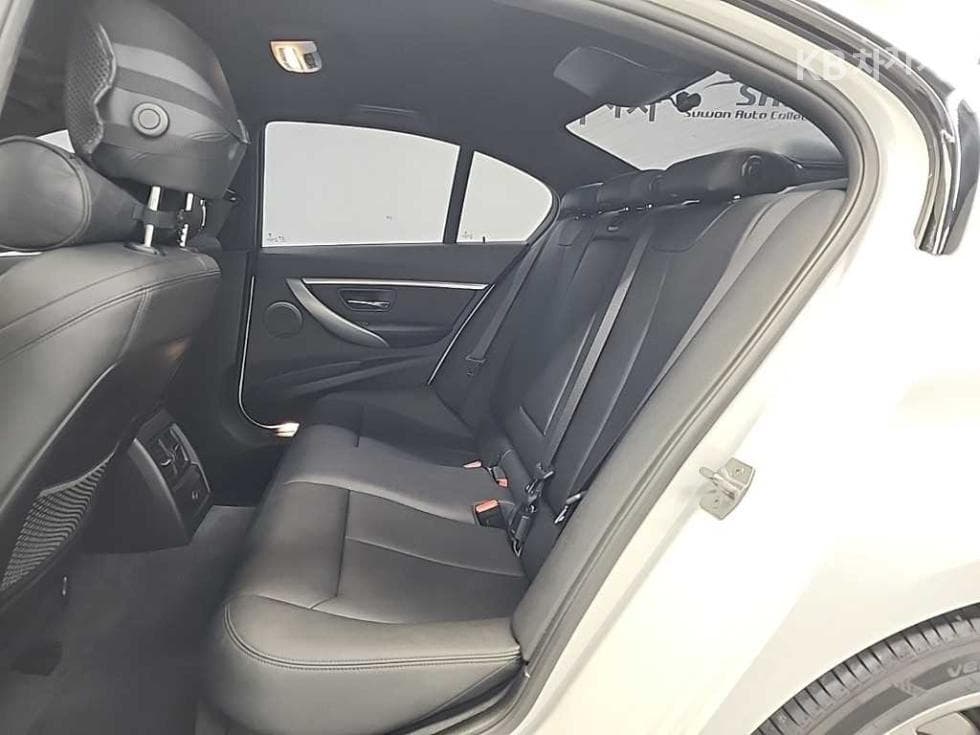 BMW Нов3 Серия320i Седан M스포츠 F30 - 12