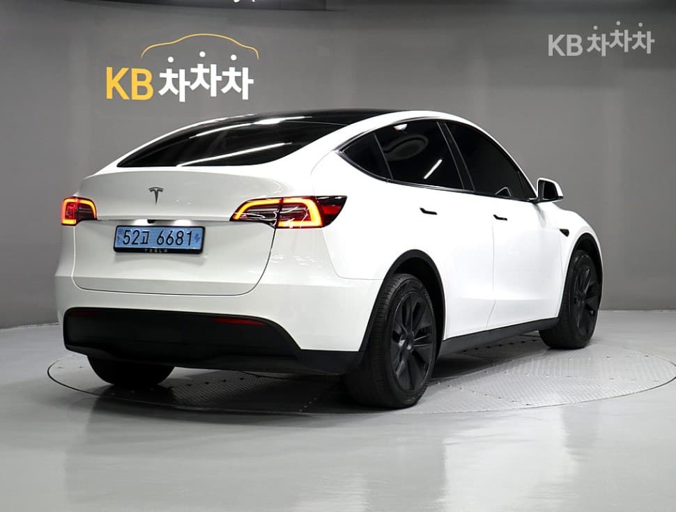 테슬라 Model YRWD Standard - 3