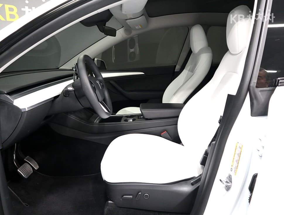 테슬라 Model YRWD Standard - 8