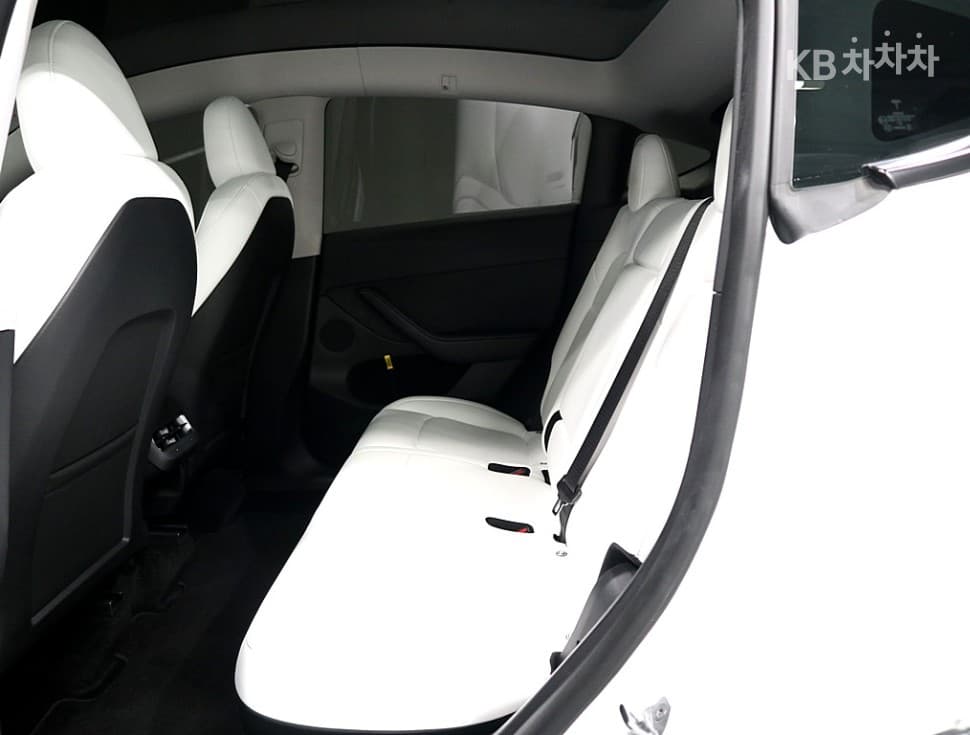 테슬라 Model YRWD Standard - 9