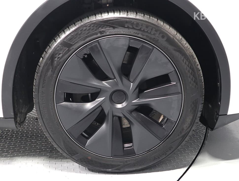 테슬라 Model YRWD Standard - 19