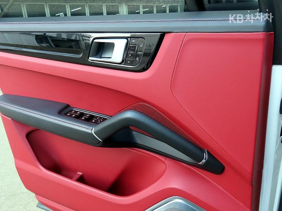 Porsche Cayenne(9Y0)3.0 E-Hybrid Coupe Стандартен - 12