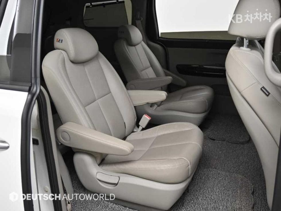 Киа The New (фейслифт) Канивал9-местен 2.2 Дизел Noblesse - 12