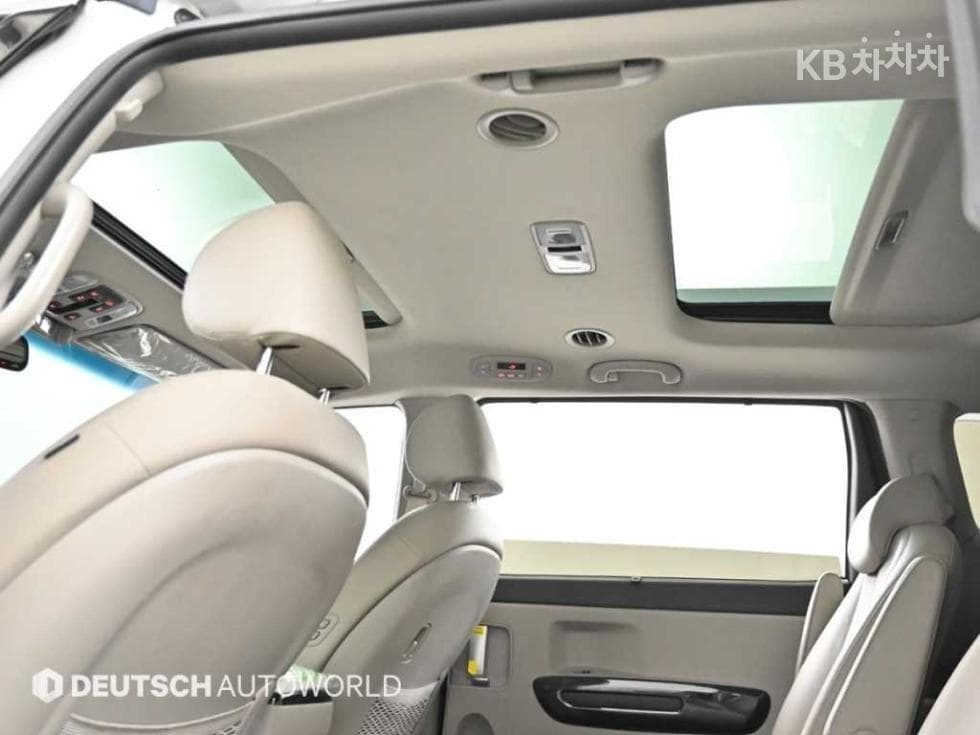 Киа The New (фейслифт) Канивал9-местен 2.2 Дизел Noblesse - 19