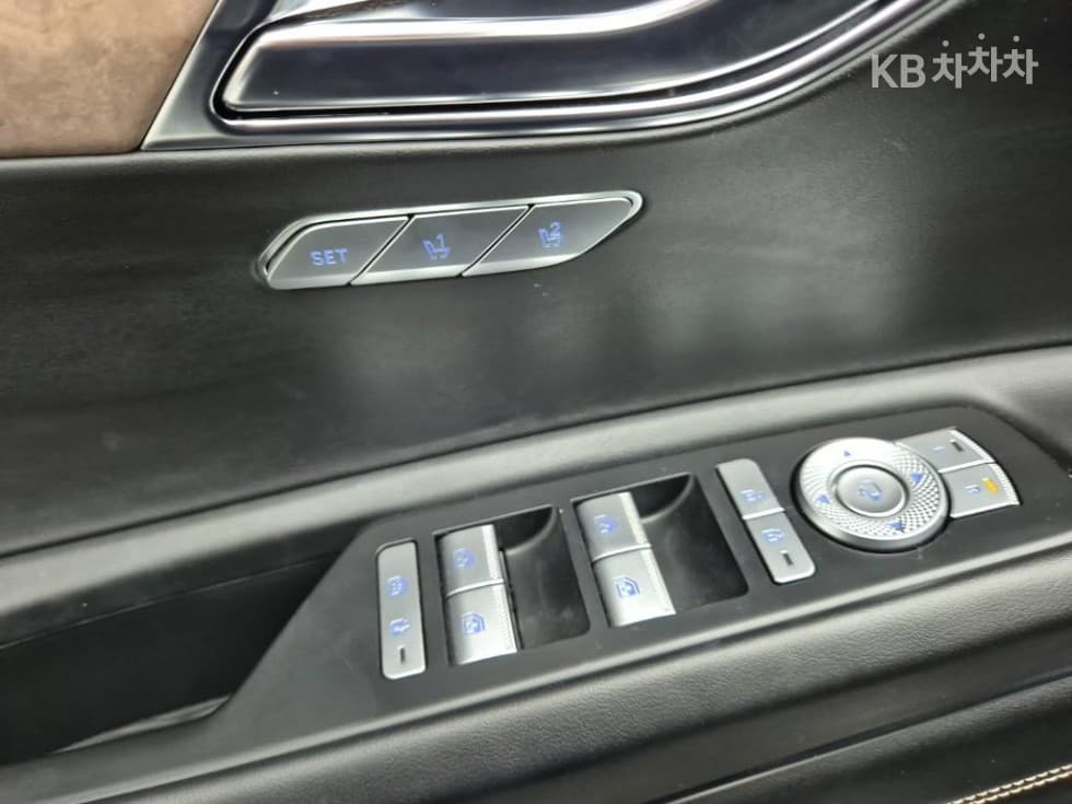 Genesis GV802.5 Turbo Gasoline AWD - 18