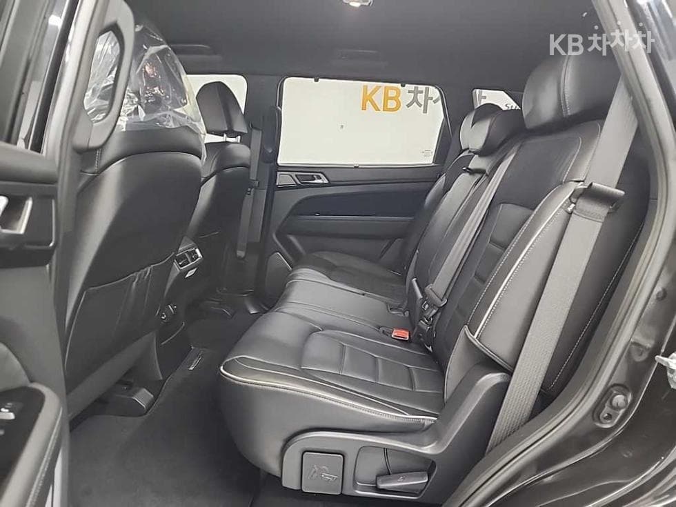 KG Mobility Rexton New 아레나2.2 AWD 더 블랙 - 12