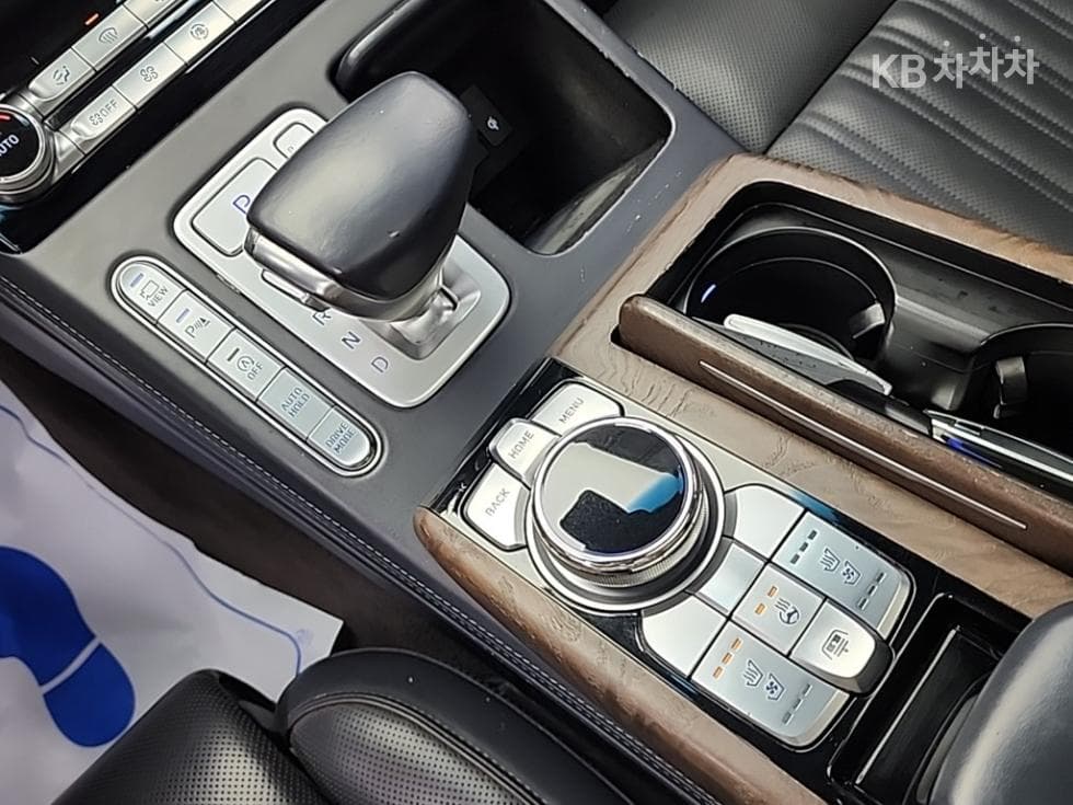 Genesis G903.8 GDi AWD Prestige - 8