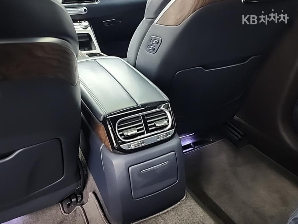 Genesis G903.8 GDi AWD Prestige - 13