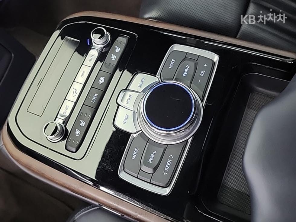 Genesis G903.8 GDi AWD Prestige - 14