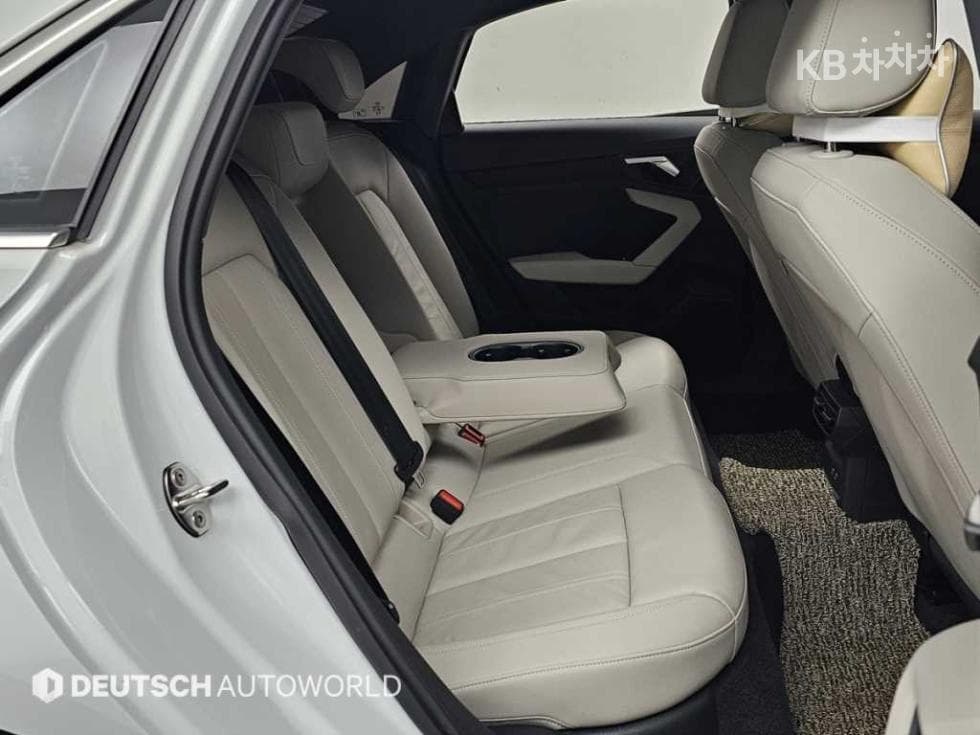 Ауди A3 (8Y)40 TFSI Premium - 12